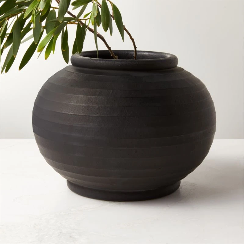 Leto Round Black Terracotta Vase 4 Leto Round Black Terracotta Vase - Image 2