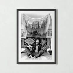 'Jimi Hendrix, 1969' Photographic Print In Black Frame 21.5"x17.5" -Home Furnishings Store SEJHendrix69Bk39p5X28p5SS22 3D
